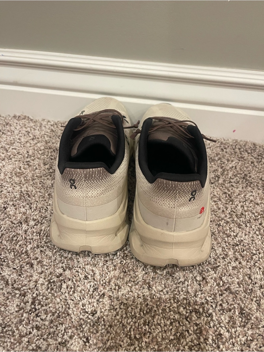 ON RUNNING WMNS CLOUDTILT - CLOVE / SAND - Size 9.5 - Picture 5 of 8